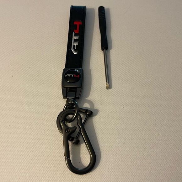 GMC AT4 Key Fob Keychain in Black Leather with Logo NWT - Picture 2 of 4